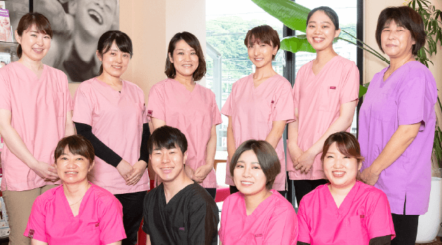 スタッフの集合写真